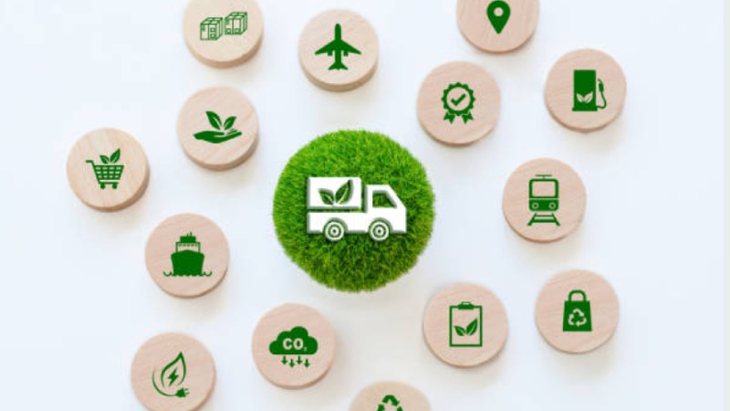 Blog Ambiental • Ícones verdes representando transporte, energia limpa e reciclagem como pilares do turismo sustentável.