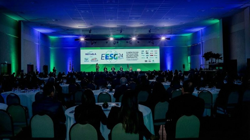 Blog Ambiental • Evento corporativo com foco em sustentabilidade realizado em ambiente estruturado e profissional
