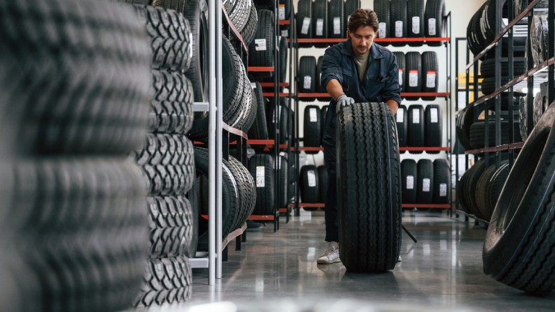 Blog Ambiental • pneus industriais fabricados com compostos elastoméricos e plástico reciclado na indústria